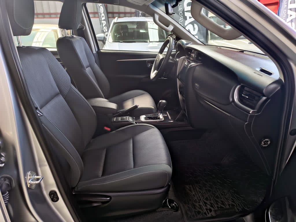 2025 Toyota Fortuner 2.7 - Miniatura 2