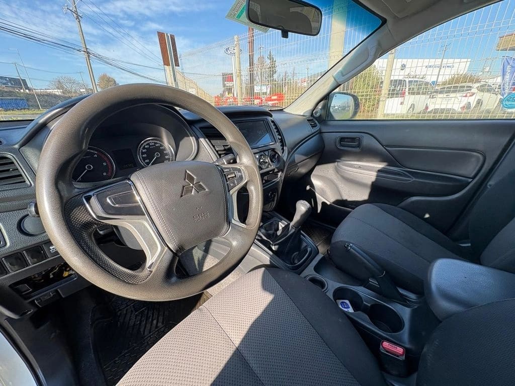 2022 Mitsubishi L200 KATANA - Miniatura 5