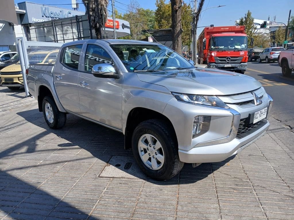 2021 Mitsubishi L200 KATANA - Miniatura 10