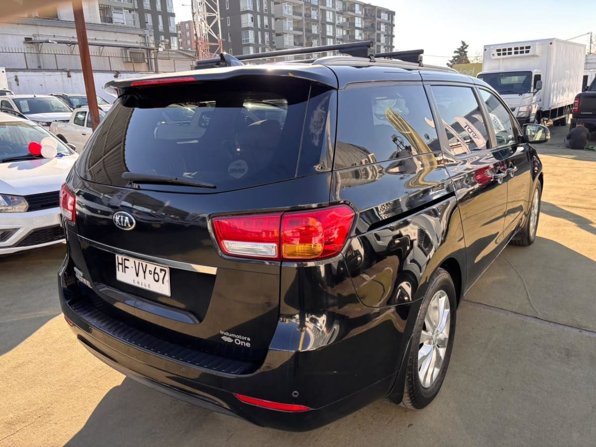 2015 Kia Grand Carnival Carnival negro - Miniatura 8