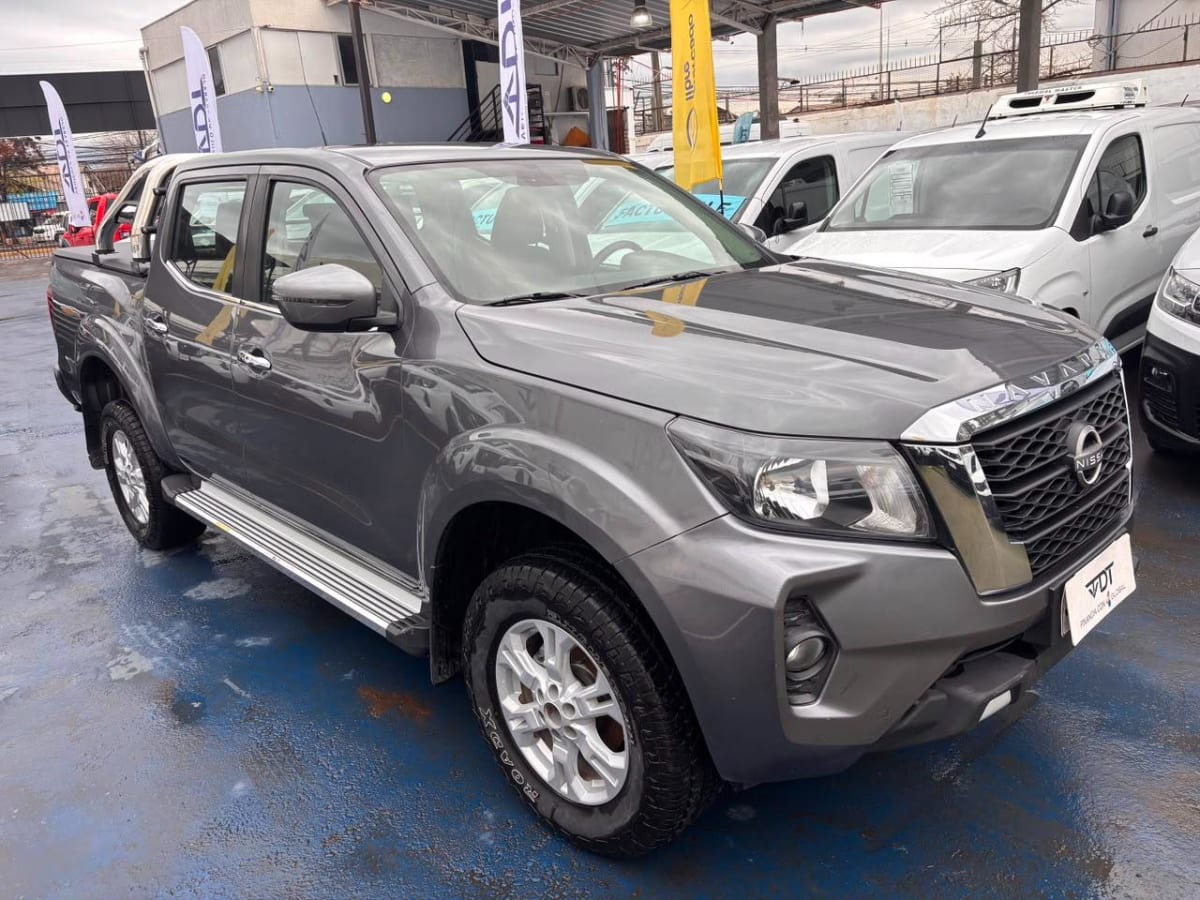 2023 Nissan Navara Gris - Miniatura 3