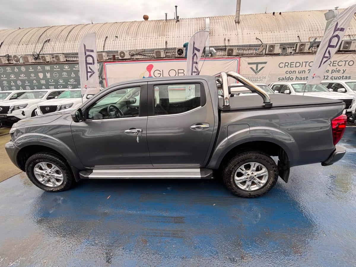 2023 Nissan Navara Gris - Miniatura 4