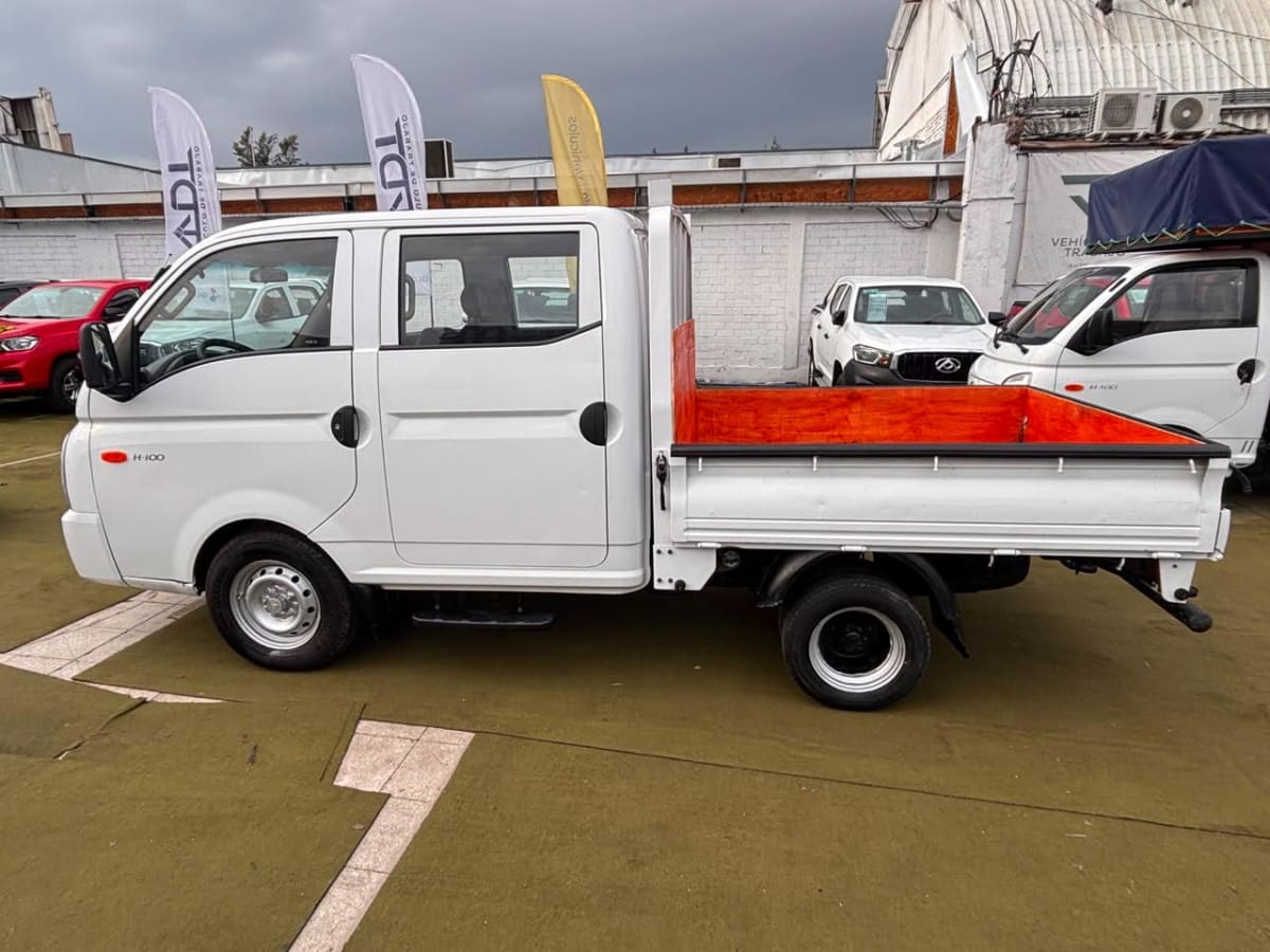 2022 Hyundai Porter Blanco - Miniatura 4