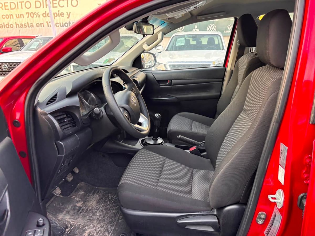 2023 Toyota Hilux Rojo - Miniatura 10