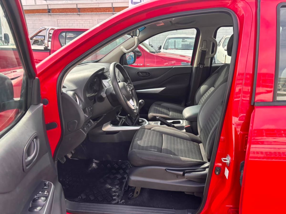 2024 Nissan NAVARA Rojo - Miniatura 10