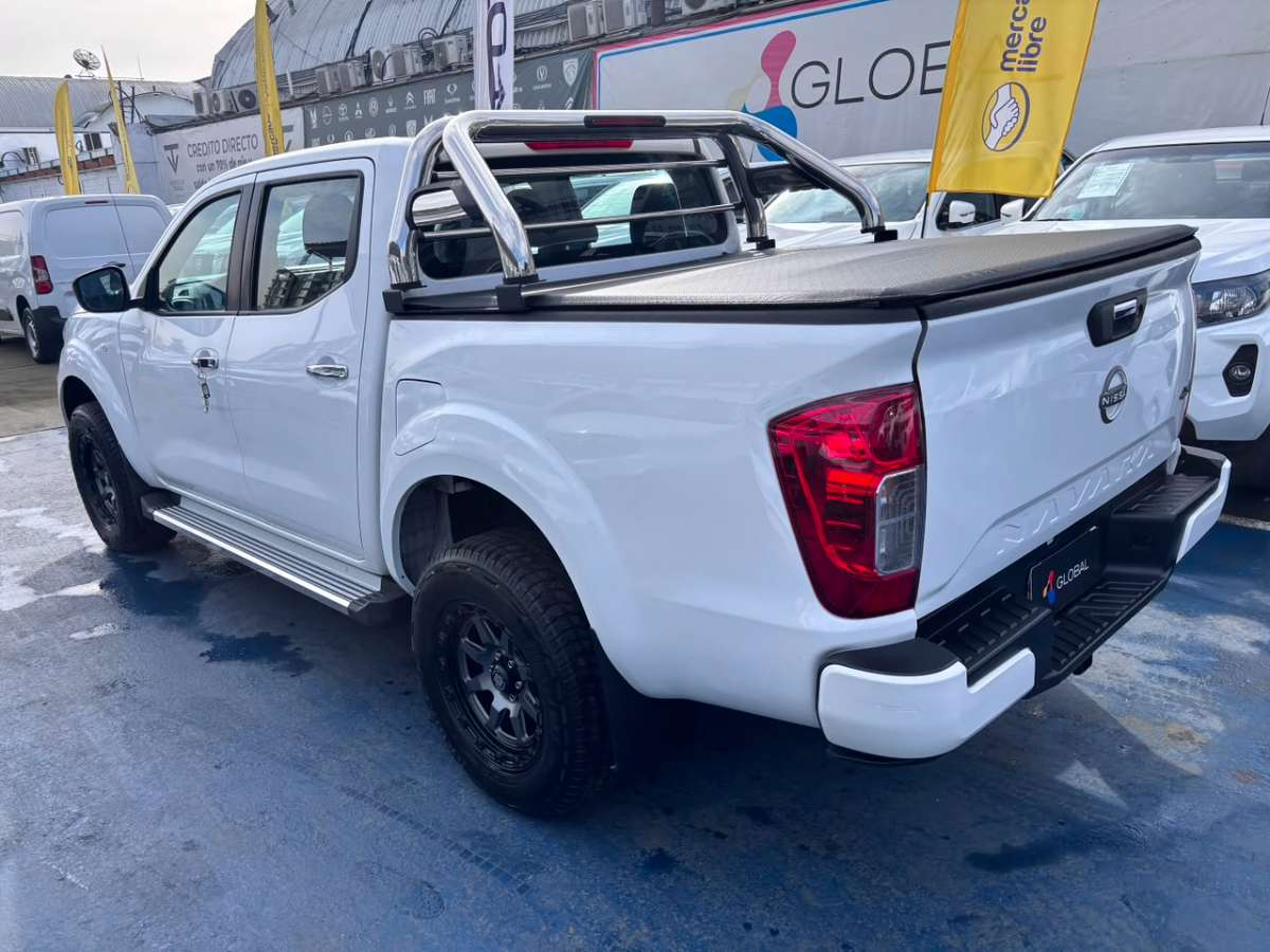 2023 Nissan NAVARA D CAB MT 4X4 2.3 D Blanco - Miniatura 6