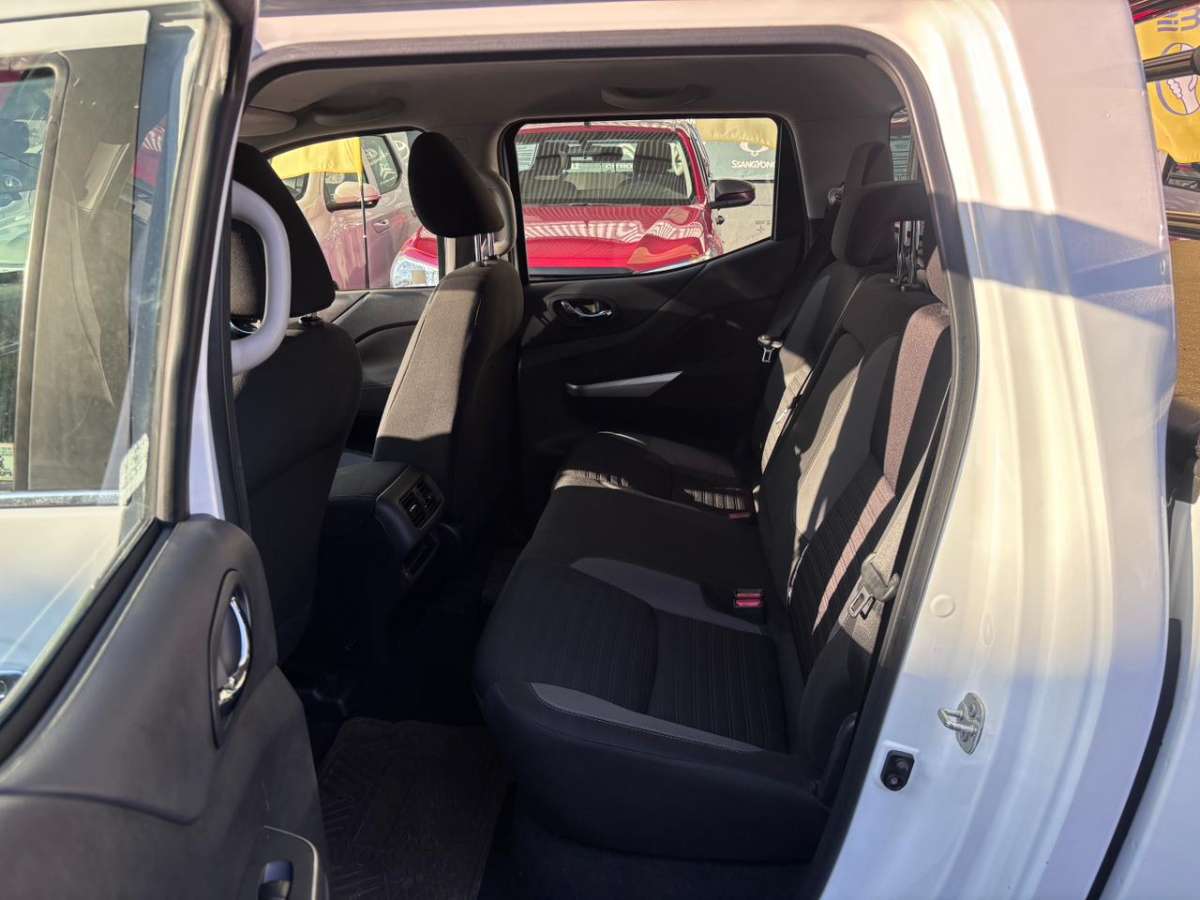2021 Nissan NAVARA D CAB 2.3 D blanco - Miniatura 9