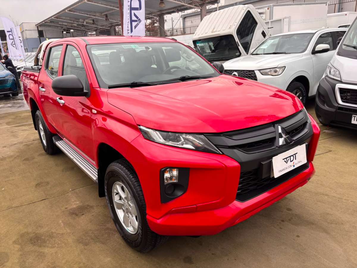 2023 Mitsubishi L200 Blanco - Miniatura 3