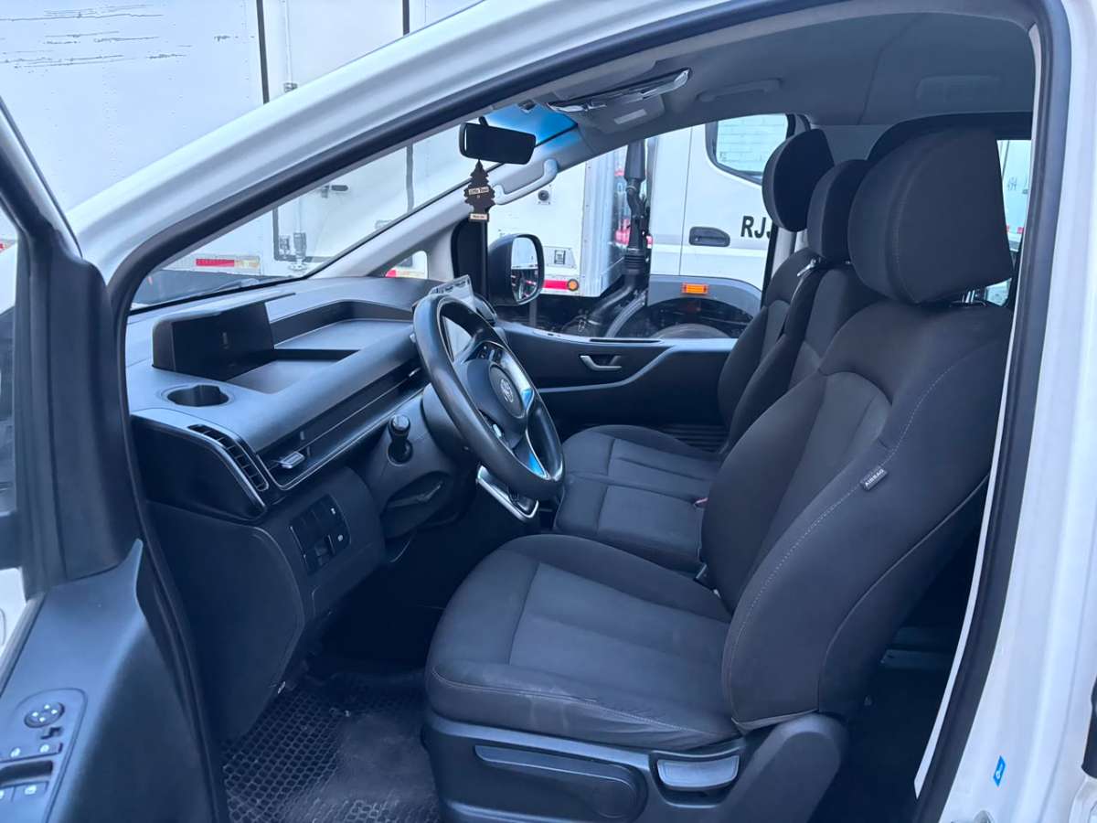 2023 Hyundai STARIA US4 CRDI 2.2 AUT US4 Blanco - Miniatura 10