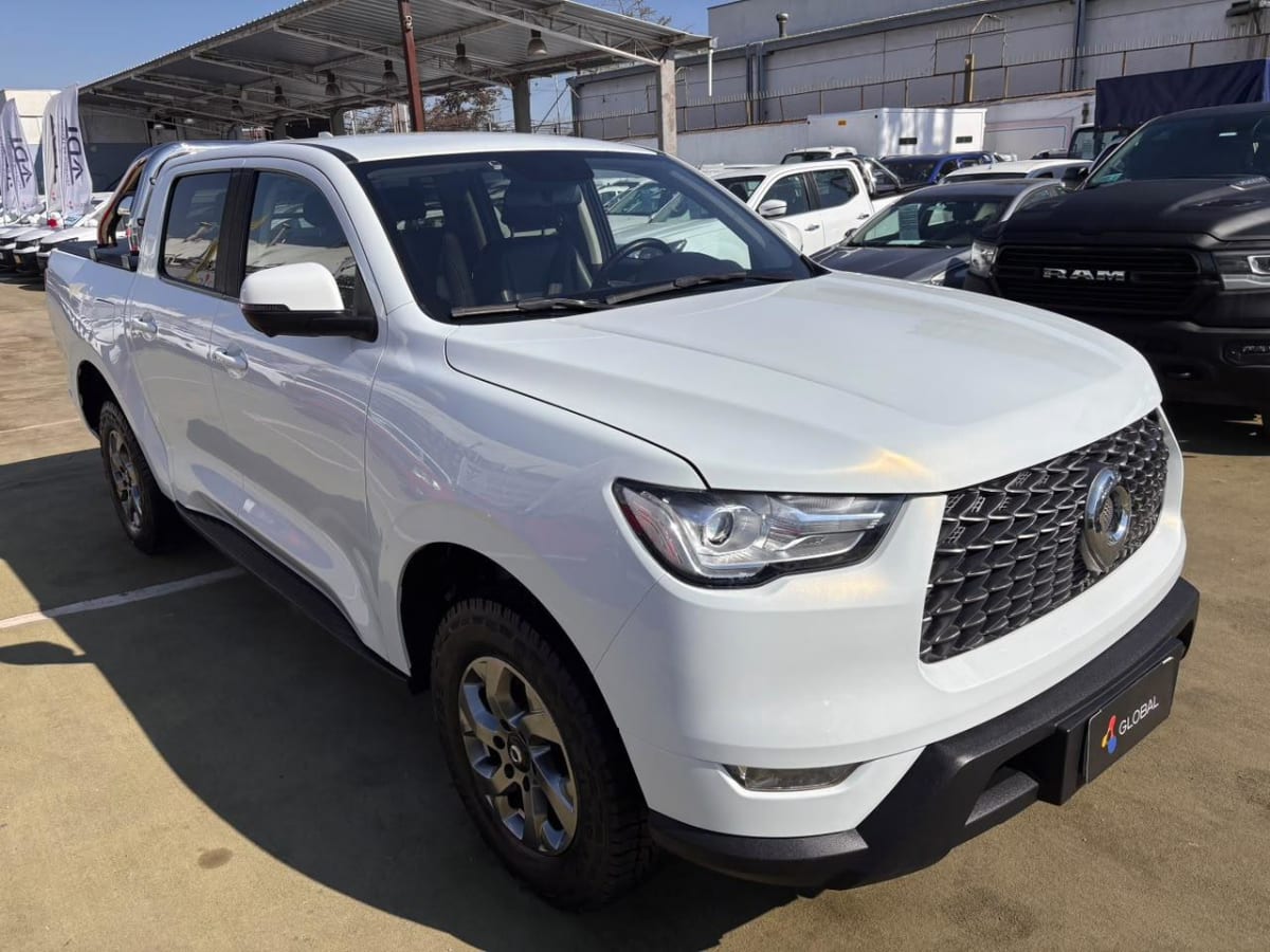 2024 Great Wall POER MT 4X4 2.0 MT blanco - Miniatura 3