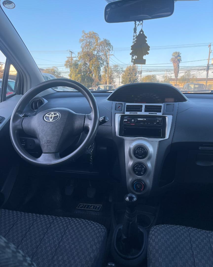 2011 Toyota YARIS Hatchback Plata - Miniatura 6