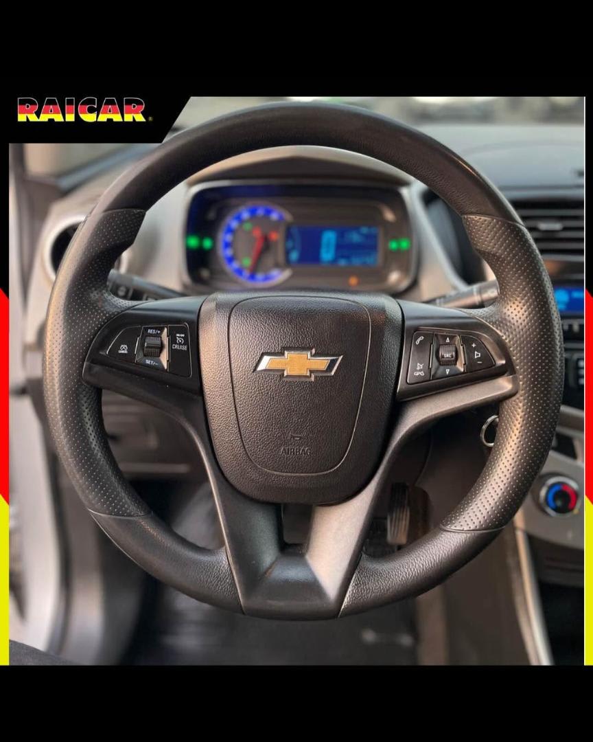 2014 Chevrolet Tracker LS Plata - Miniatura 8
