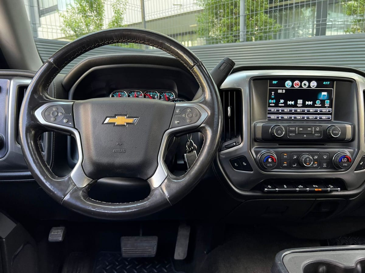 2018 Chevrolet SILVERADO LTZ Verde - Miniatura 2