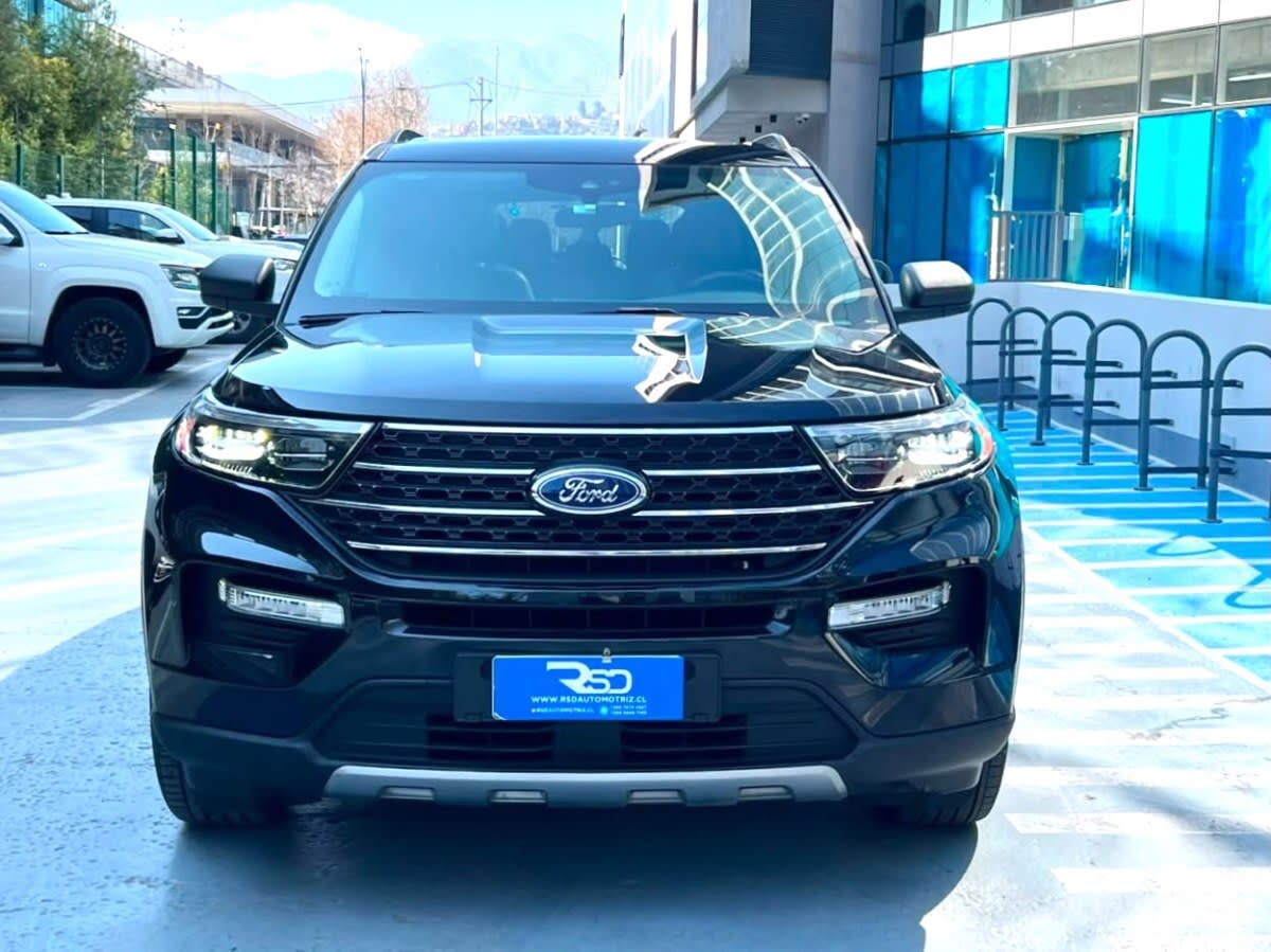 2024 Ford EXPLORER XLT Negro - Miniatura 4