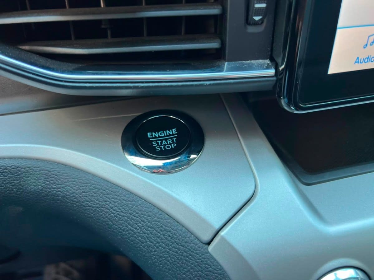 2024 Ford EXPLORER XLT Negro - Miniatura 8