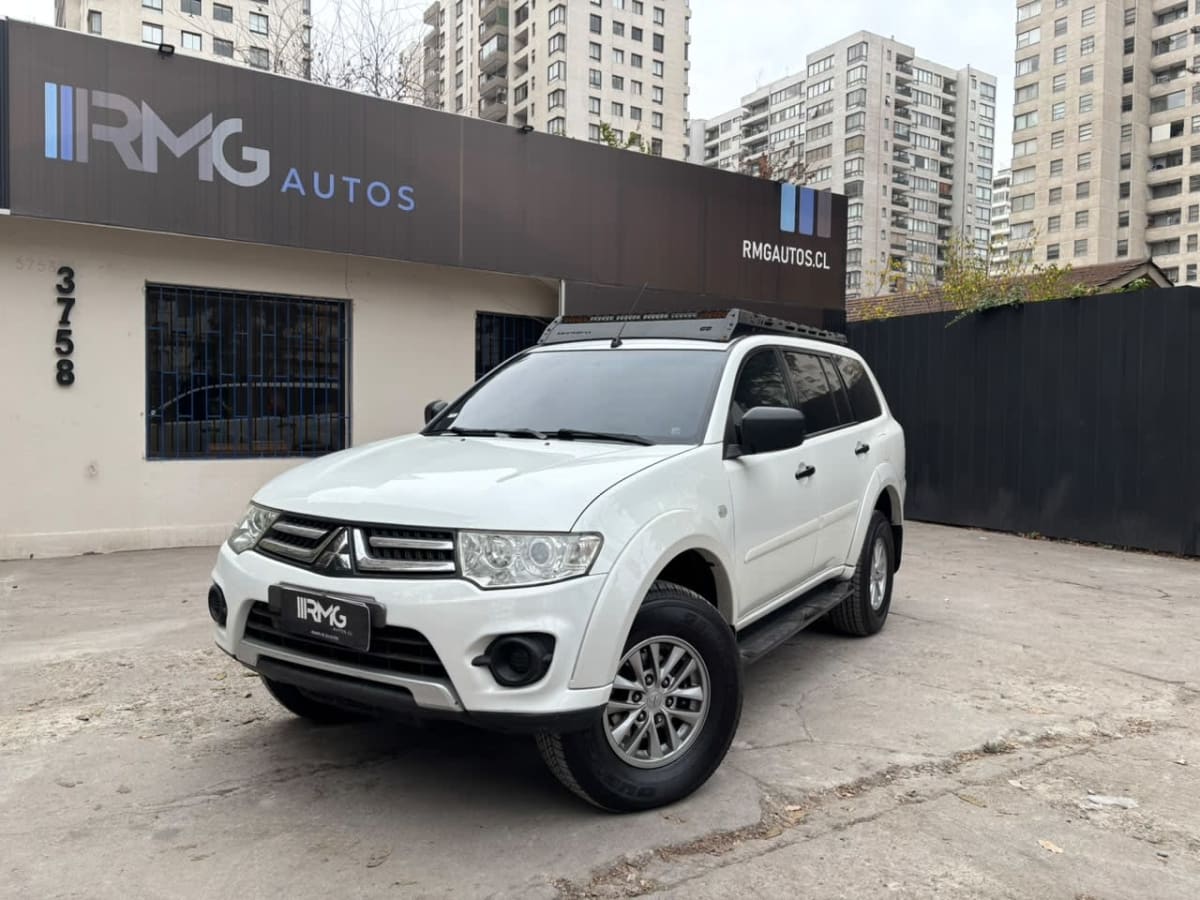 2014 Mitsubishi MONTERO SPORT SPORT - Imagen 1