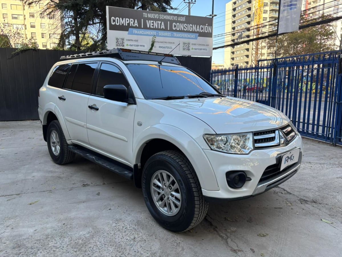 2014 Mitsubishi MONTERO SPORT SPORT - Miniatura 3