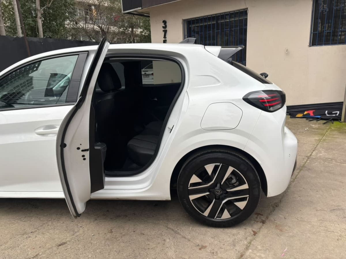 2025 Peugeot 208 MCA - Miniatura 10