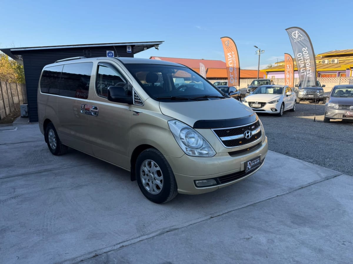 2013 Hyundai NEW H1 GLS 2,5 MT6 Beige - Imagen 1