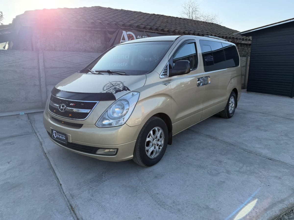 2013 Hyundai NEW H1 GLS 2,5 MT6 Beige - Miniatura 3