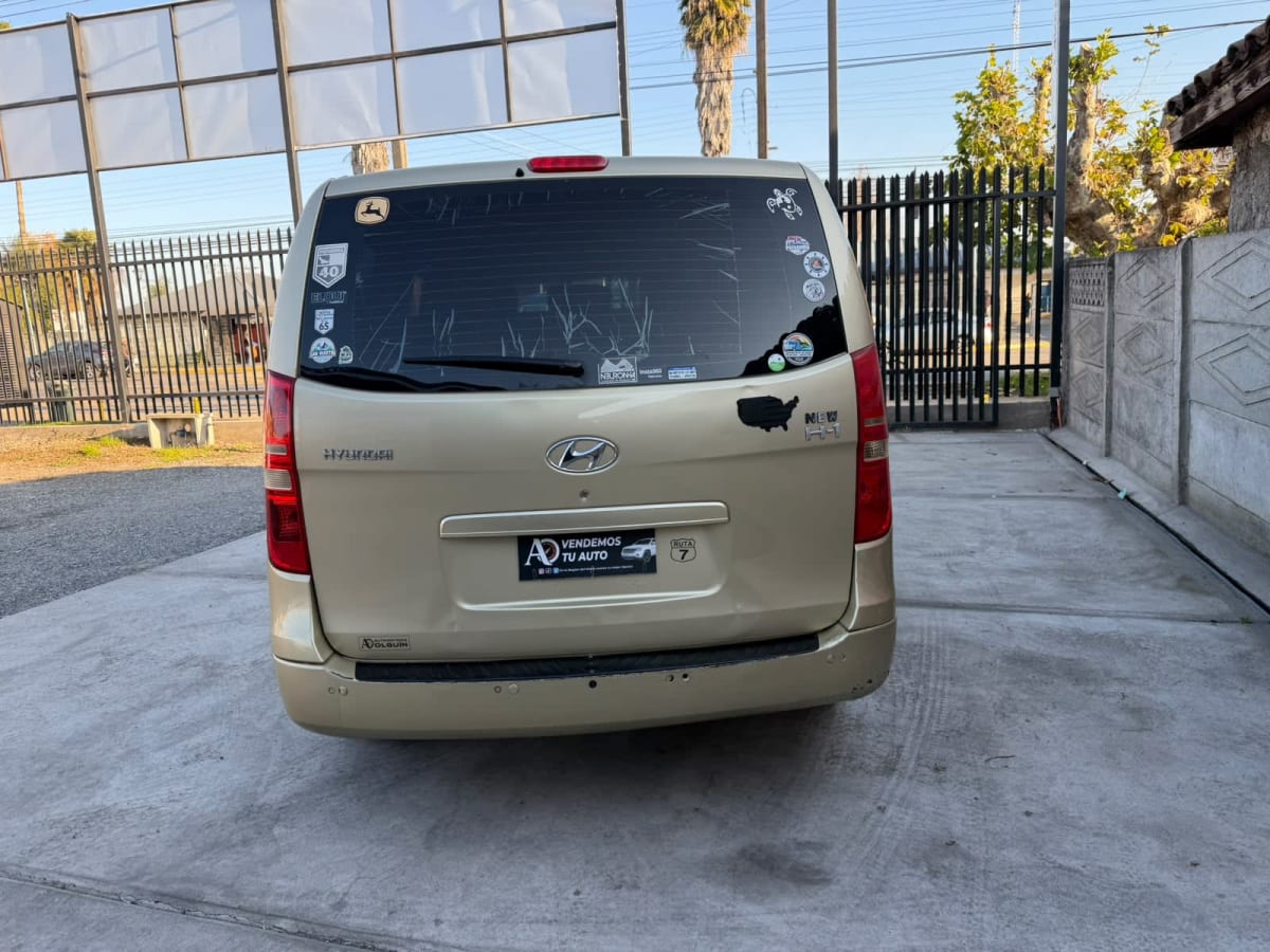 2013 Hyundai NEW H1 GLS 2,5 MT6 Beige - Miniatura 6