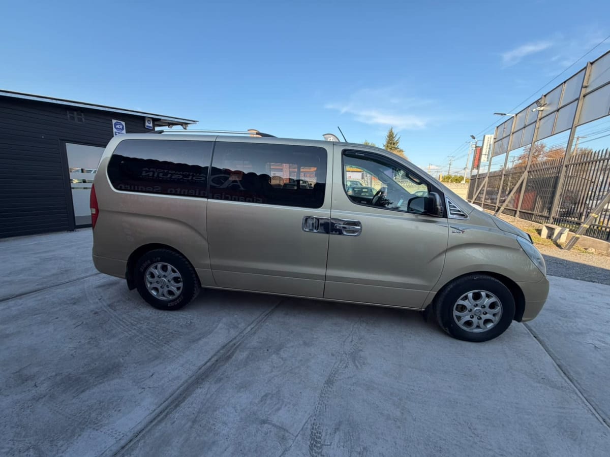2013 Hyundai NEW H1 GLS 2,5 MT6 Beige - Miniatura 8