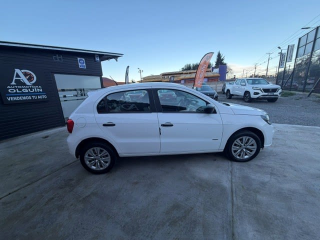 2022 Volkswagen GOL TRENDLINE 1,6 GOL Blanco - Miniatura 5
