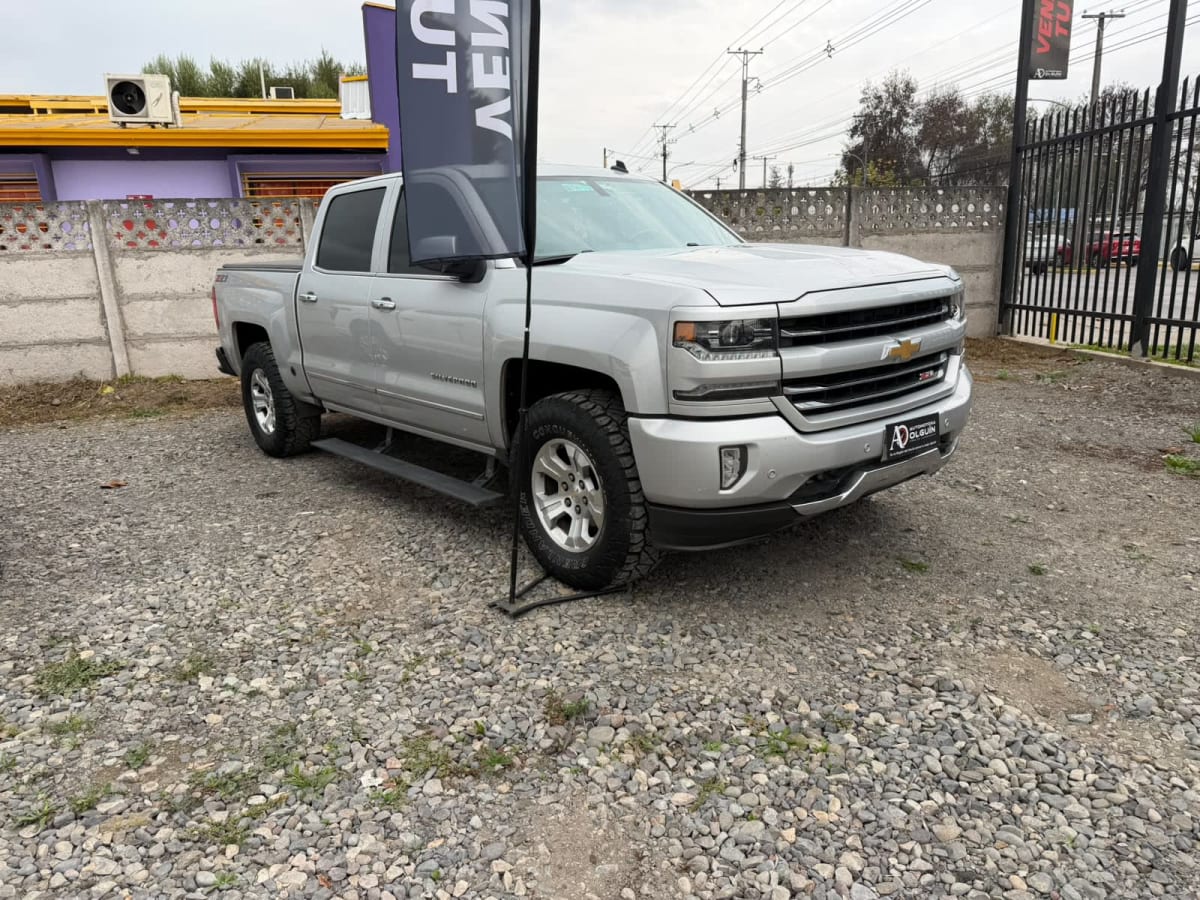 2018 Chevrolet SILVERADO LTZ 5.3 V8 GLP Beige - Imagen 1