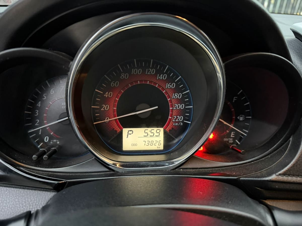 2015 Toyota NEW YARIS SPORT 1.5 AUT Blanco - Miniatura 9