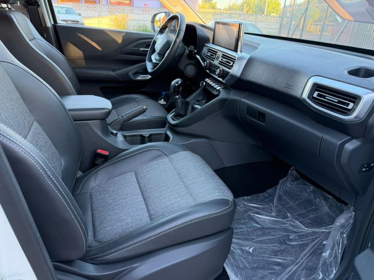 2023 Peugeot Landtrek Action 4 HDI 150 HP – 4x4 Blanco - Miniatura 10