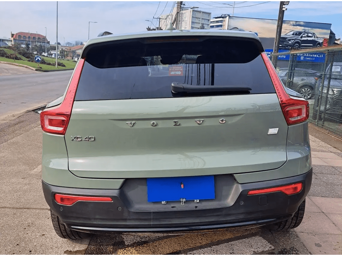 2023 Volvo XC40 T5 Verde - Miniatura 5