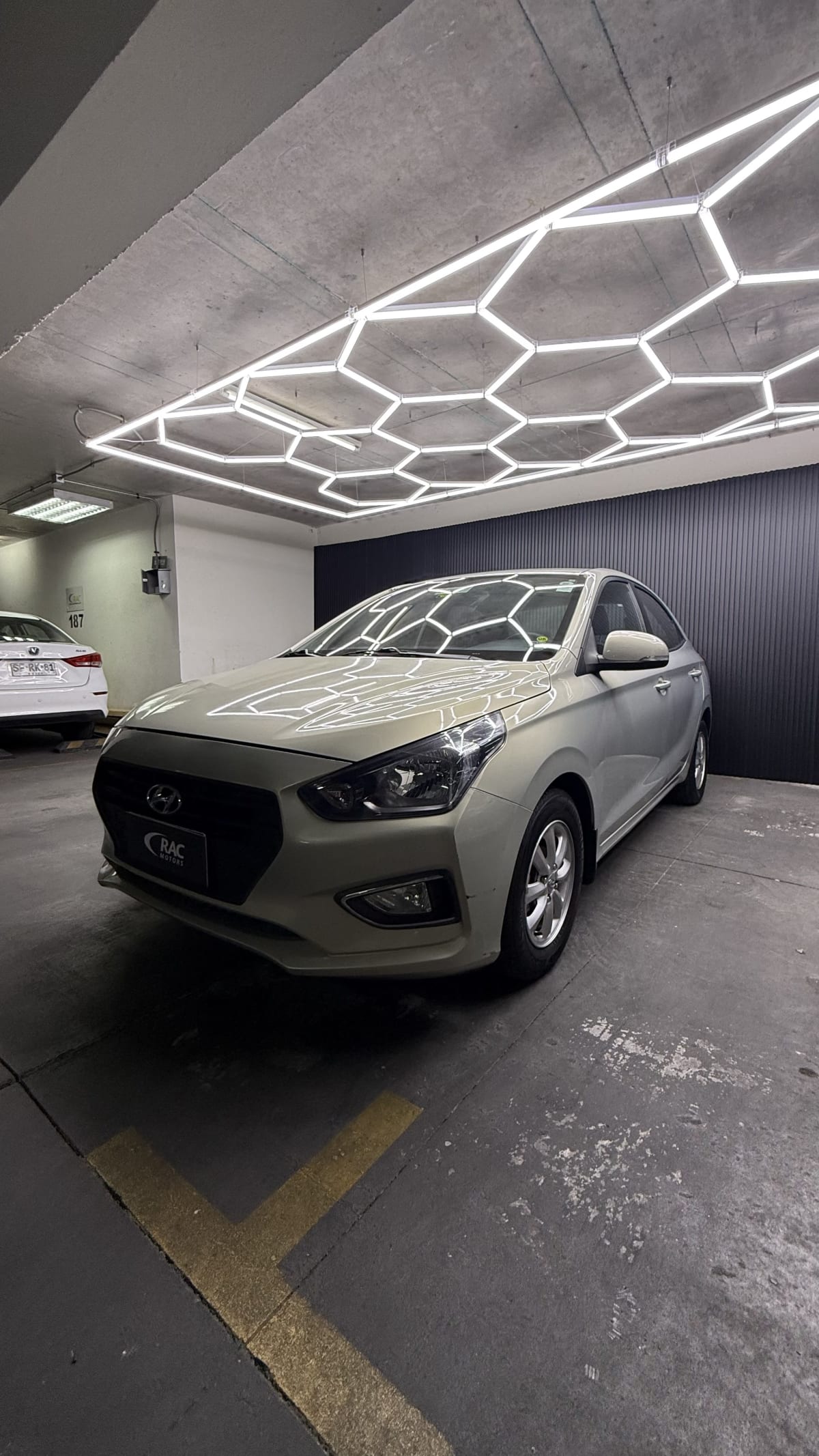 2022 Hyundai Verna Gris - Imagen 1