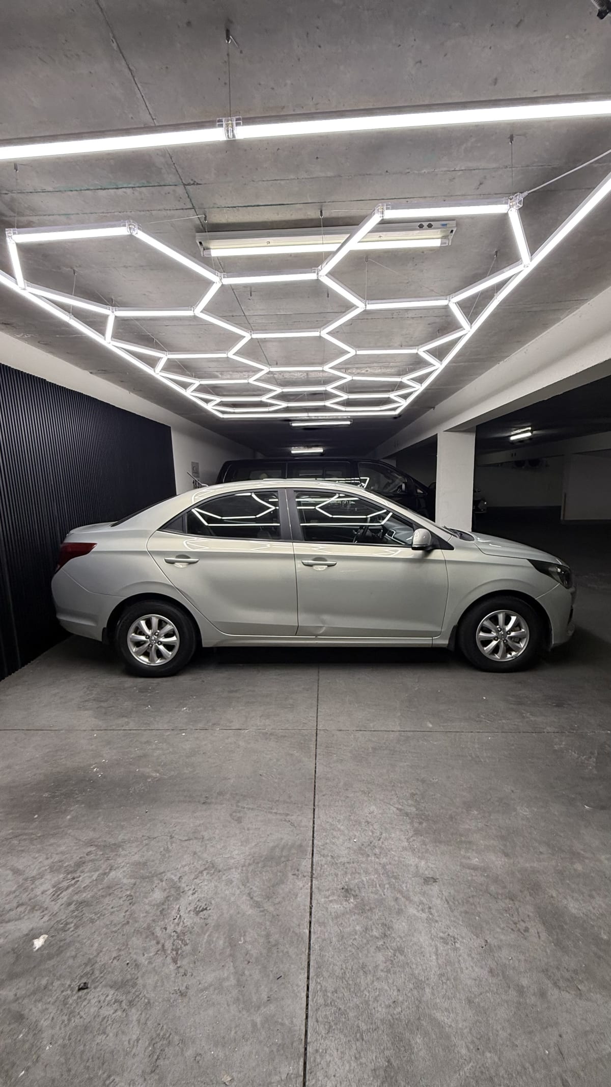 2022 Hyundai Verna Gris - Miniatura 4