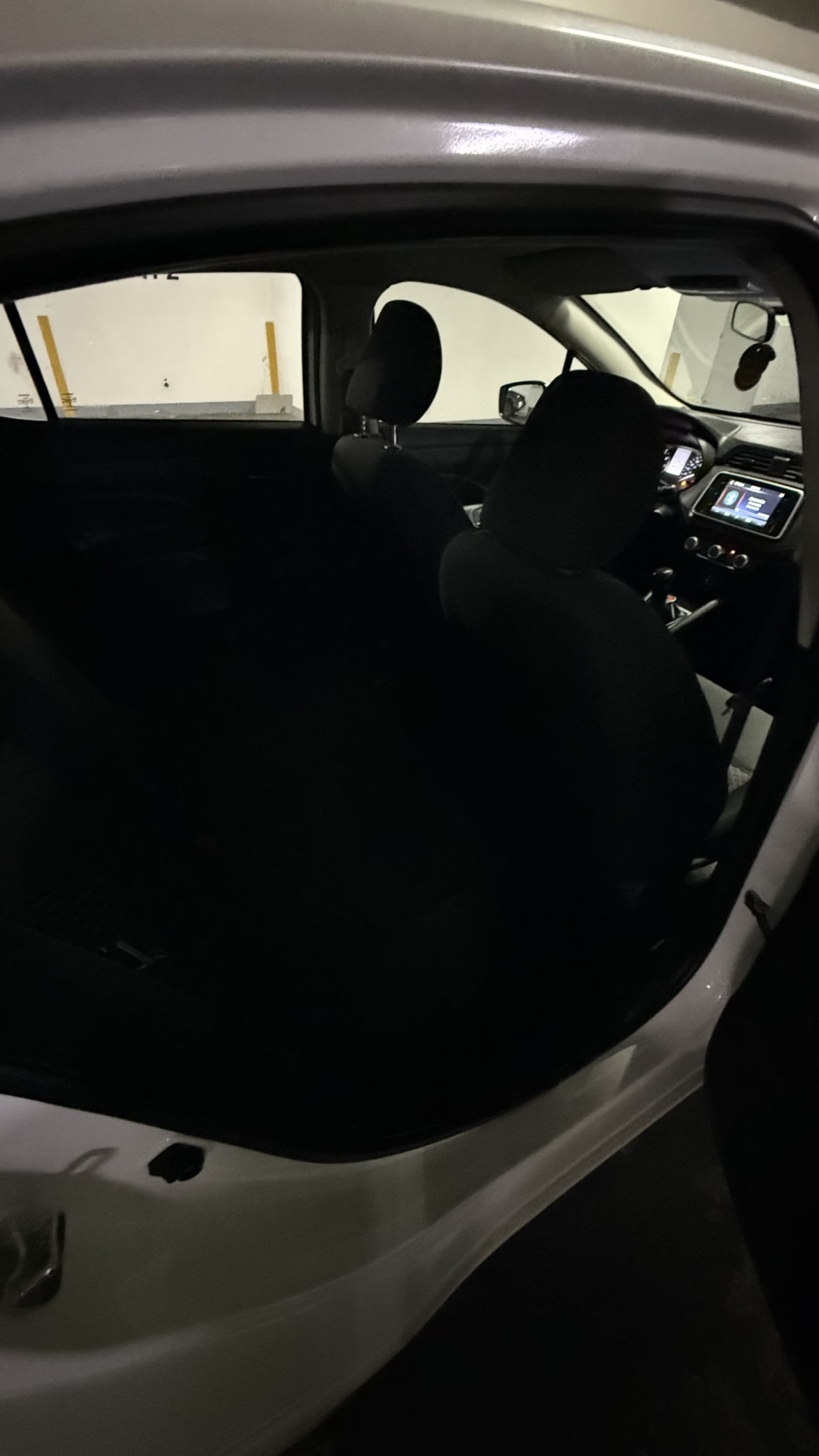 2021 Nissan Versa Gris - Miniatura 10