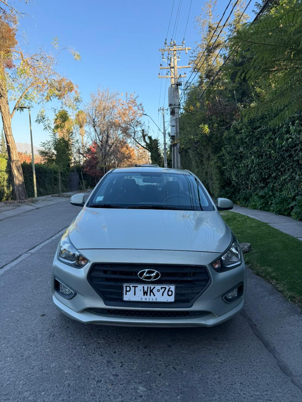 2021 Hyundai Verna Gris - Miniatura 2
