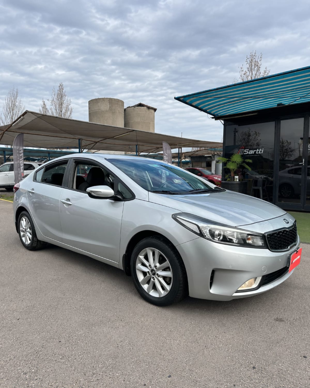 2017 Kia Cerato Gris - Miniatura 2