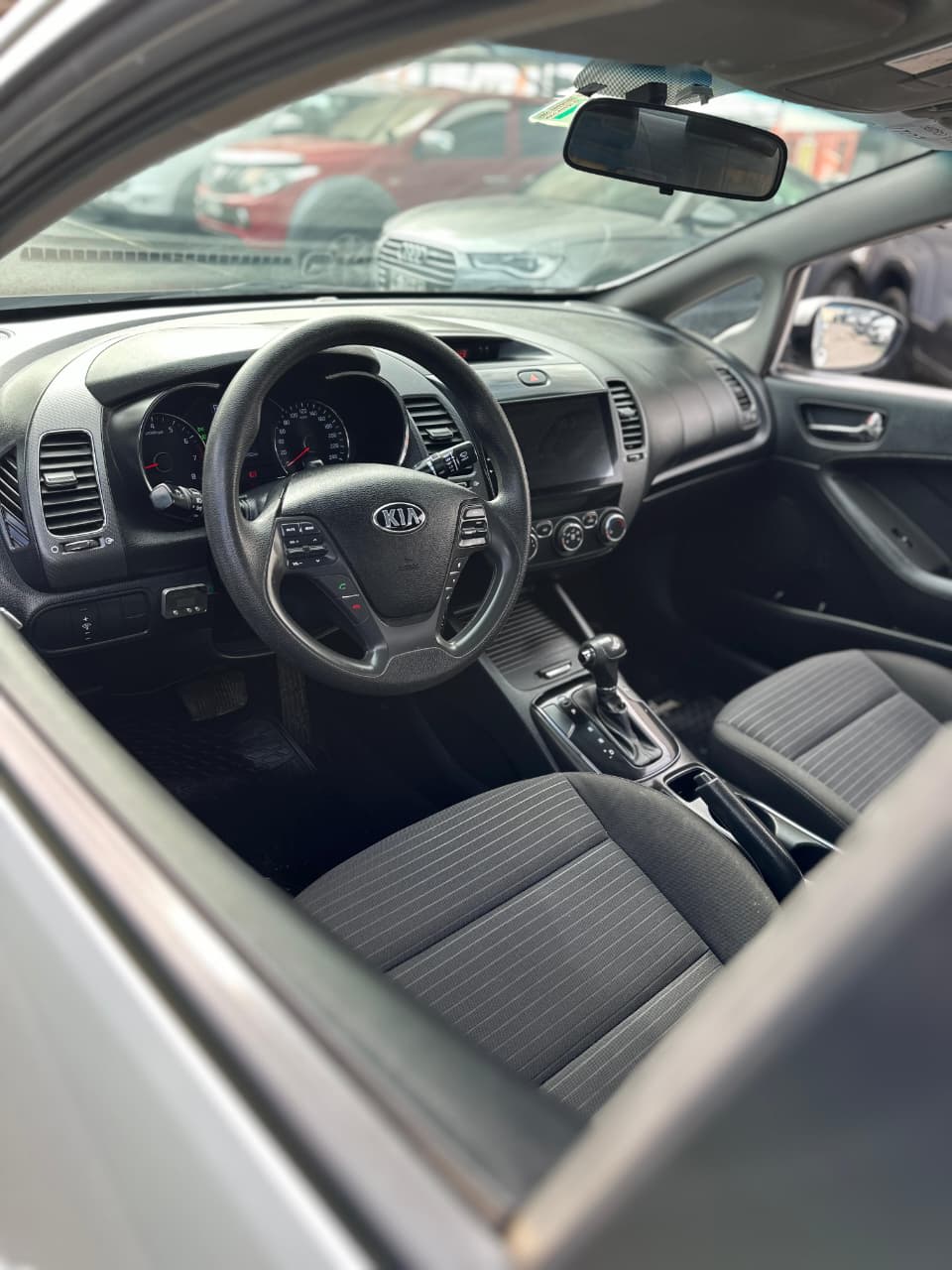 2017 Kia Cerato Gris - Miniatura 7