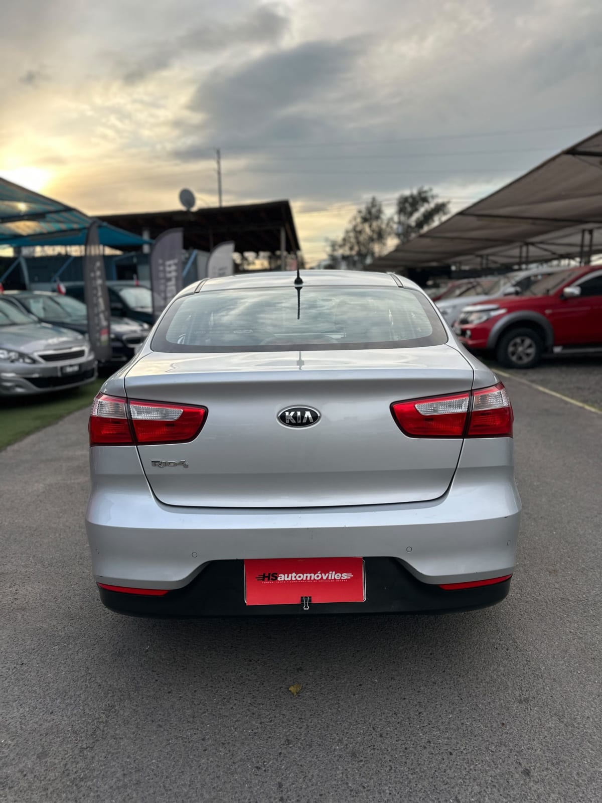 2016 Kia Rio 4 Plata - Miniatura 4