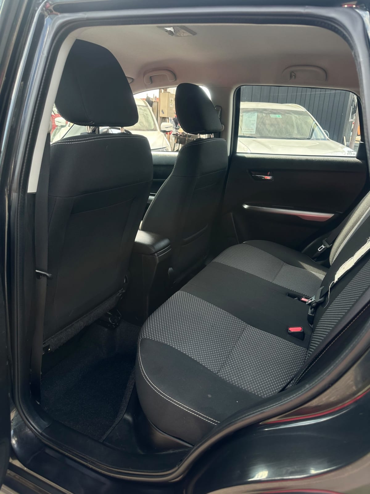 2019 Suzuki Vitara Negro - Miniatura 8