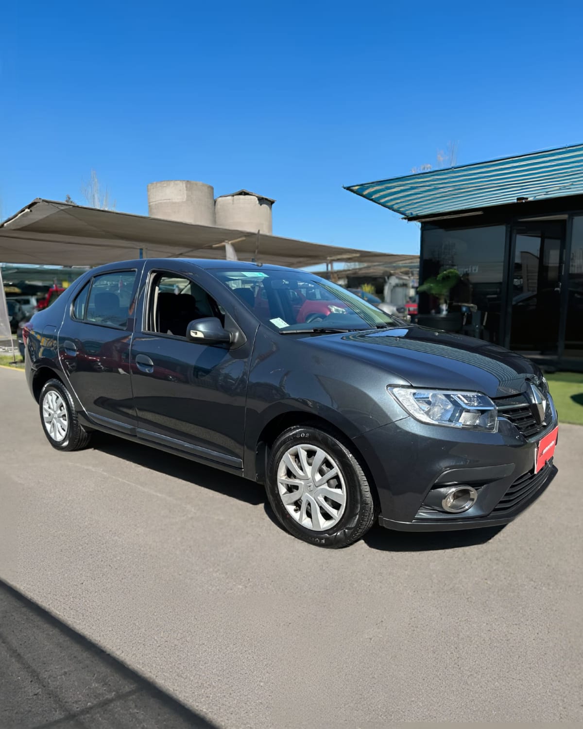 2021 Renault Symbol Gris - Miniatura 2