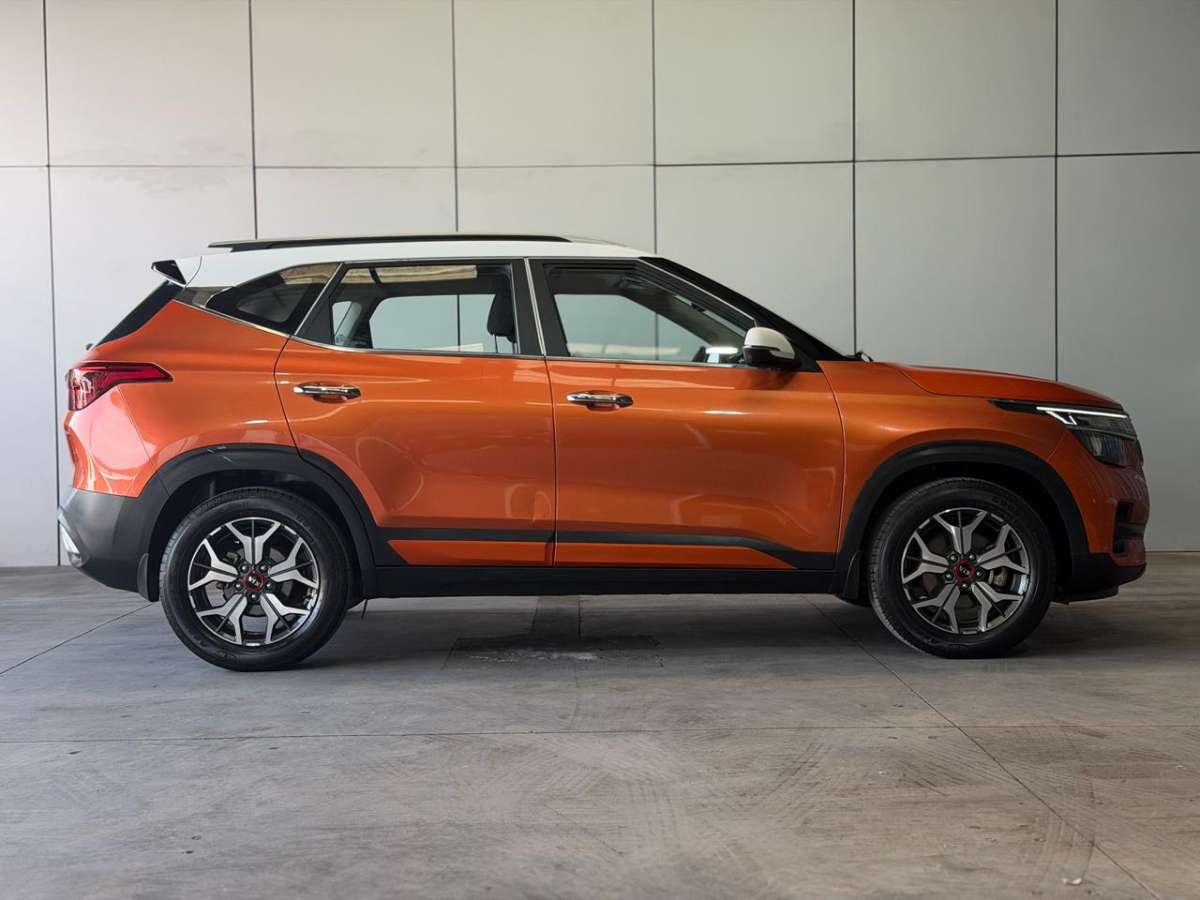 2022 Kia SELTOS NARANJO METALIZADO - Miniatura 4