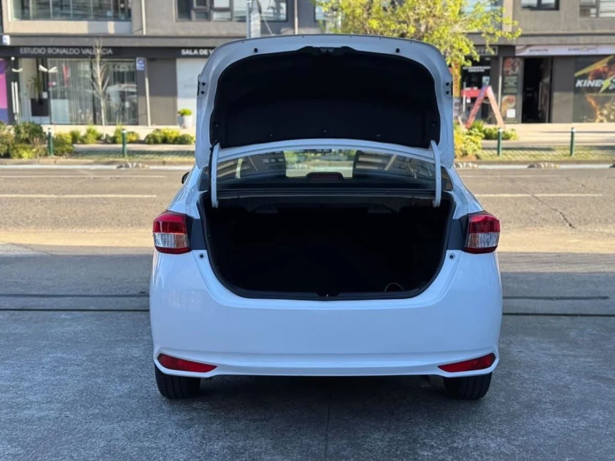2018 Toyota Yaris Sedán Blanco - Miniatura 7