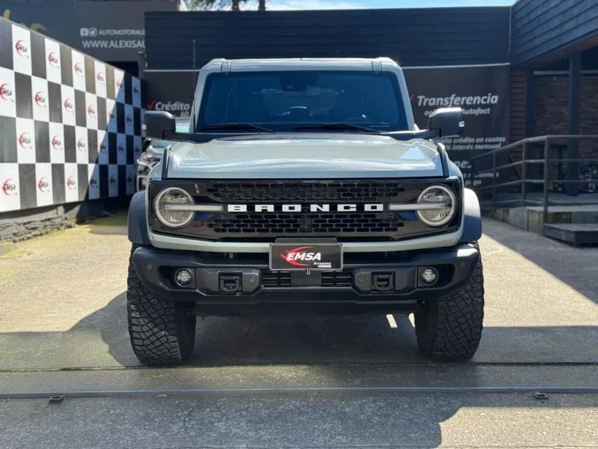 2025 Ford Bronco Wildtrack Todo Gris - Miniatura 2