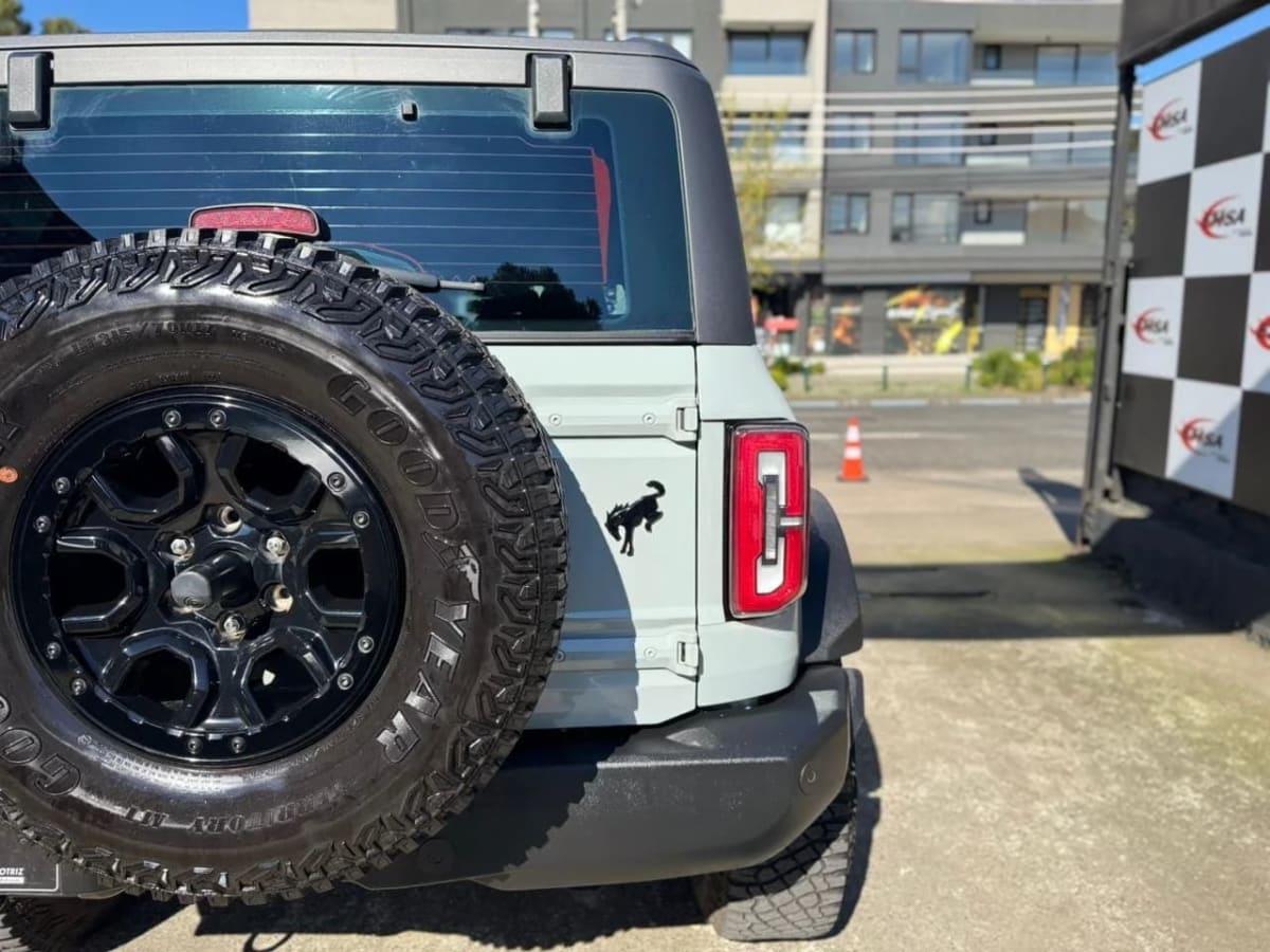 2025 Ford Bronco Wildtrack Todo Gris - Miniatura 8