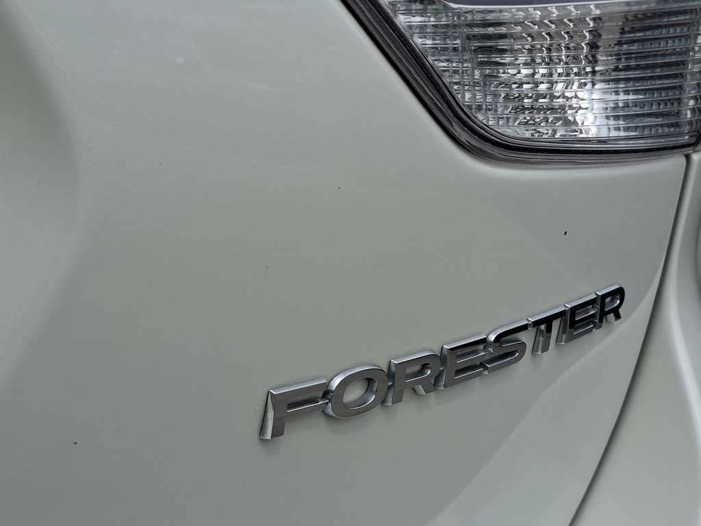 2025 SUBARU FORESTER 2.0 Blanco - Miniatura 10