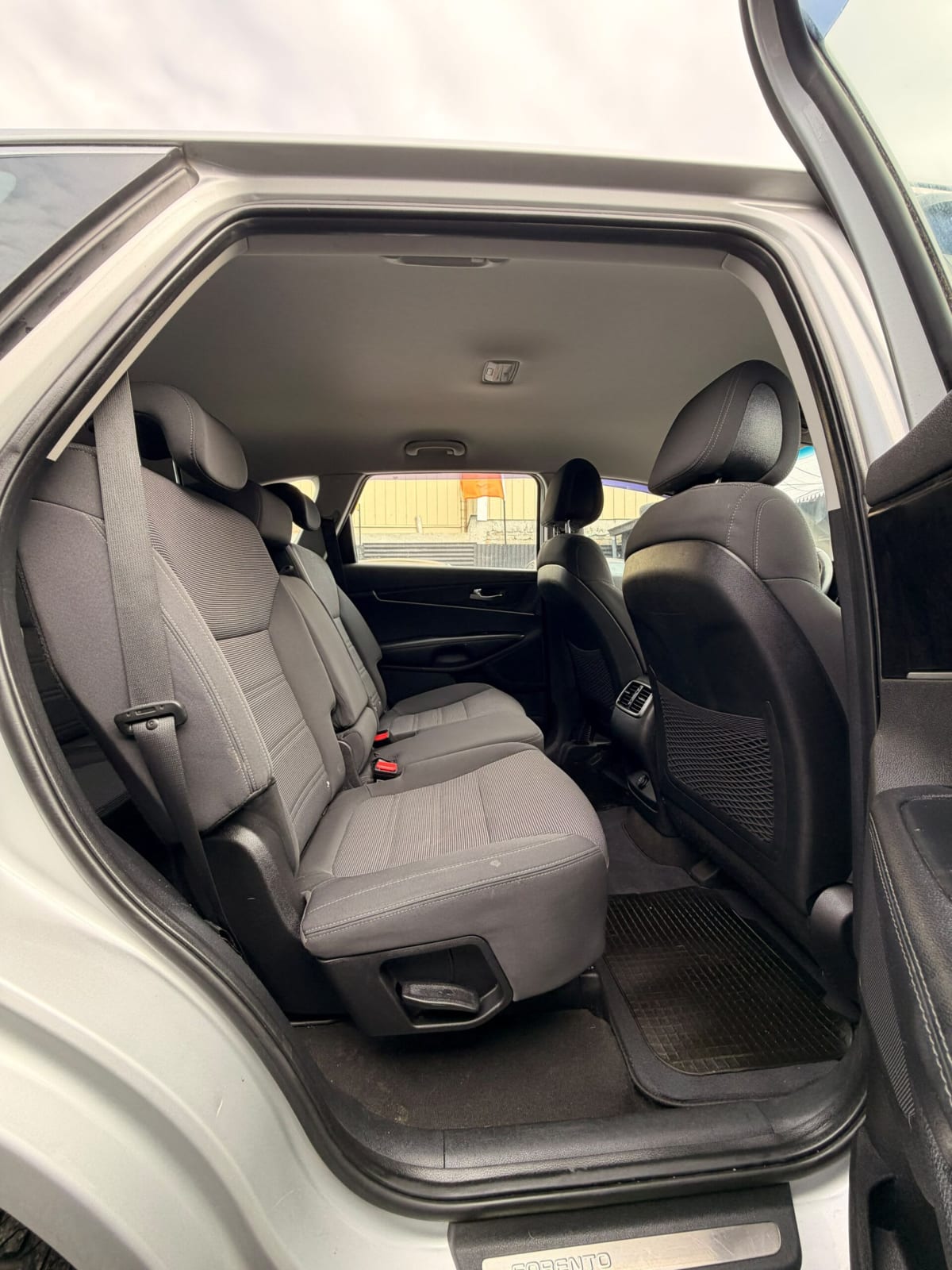 2017 KIA SORENTO MT Gris - Miniatura 5