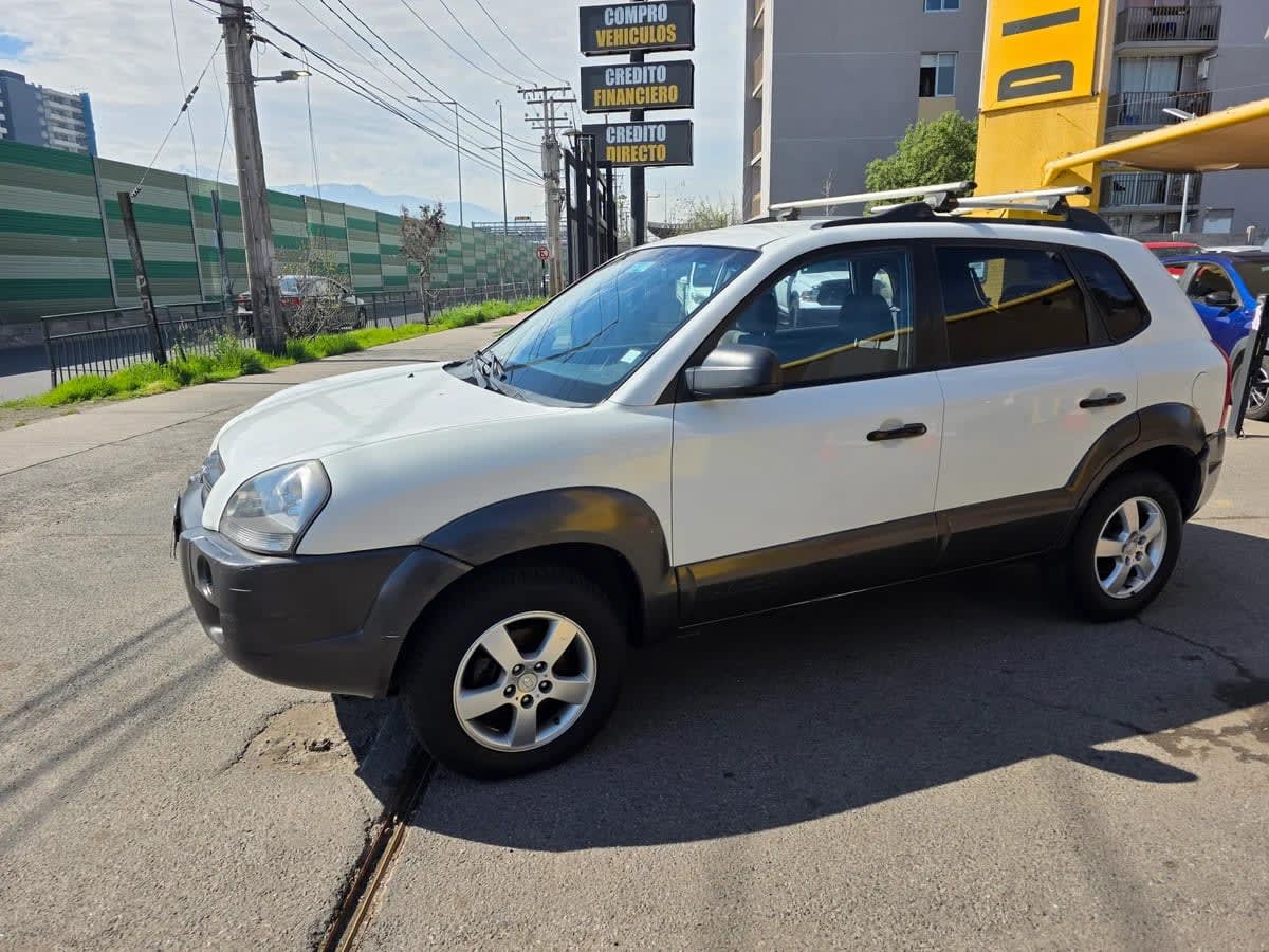 2005 Hyundai Tucson GL Blanco - Imagen 1