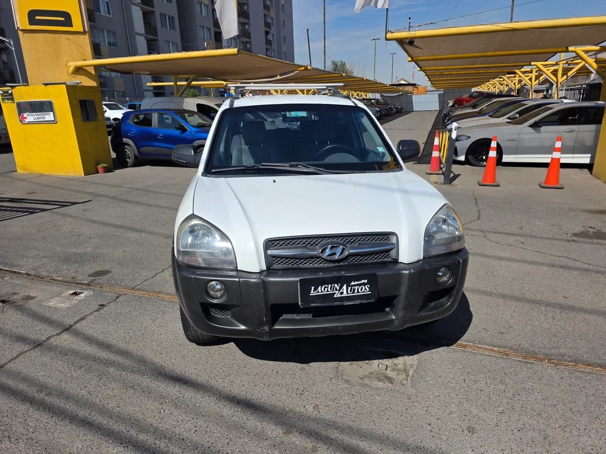 2005 Hyundai Tucson GL Blanco - Miniatura 2