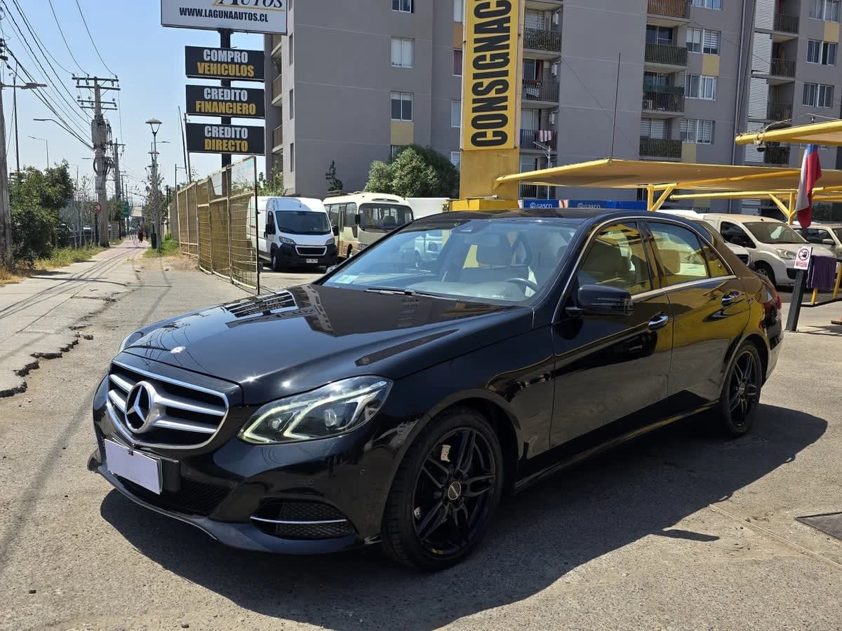2015 Mercedes-Benz E220 CDI 2.1 Negro - Miniatura 3
