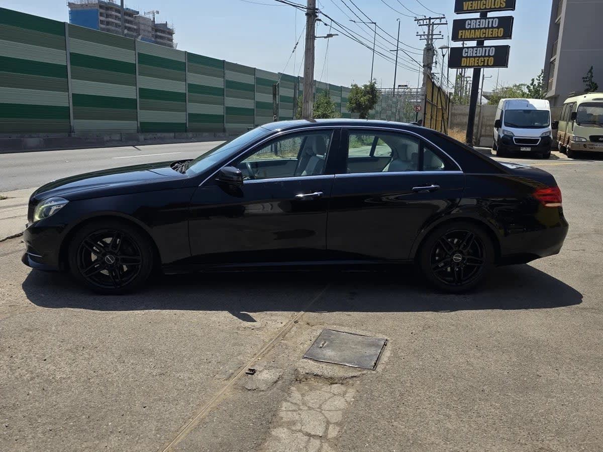 2015 Mercedes-Benz E220 CDI 2.1 Negro - Miniatura 9
